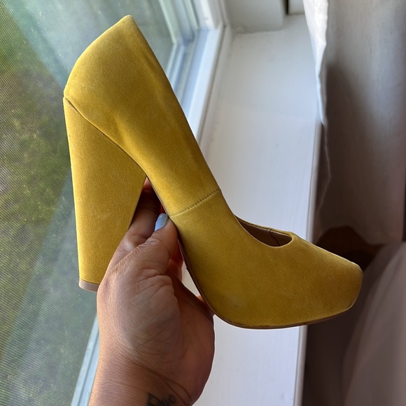 Mustard Yellow Heels, suede material size 6, from forever 21 - Picture 4 of 6